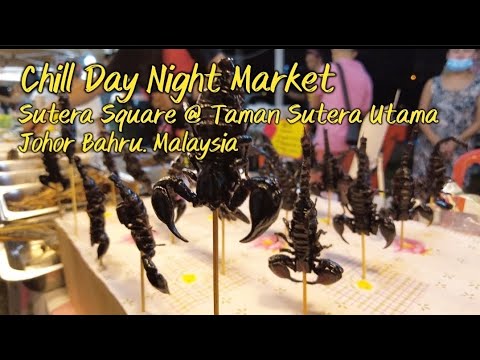 Mercado noturno frio na Praça Sutera, Taman Sutera Utama. Johor Bahru, Malásia.