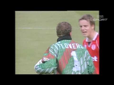 Piłka 1995 Pocałunek na boisku. Trener piłkarz drużyna bramka września