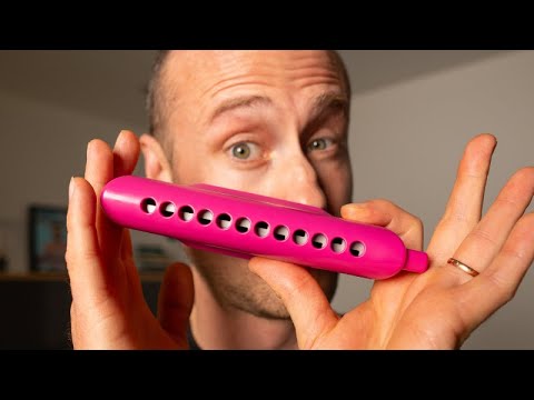 The differences between chromatic and diatonic harmonica