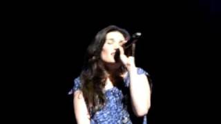 Idina Performs &quot;No Day But Today&quot;