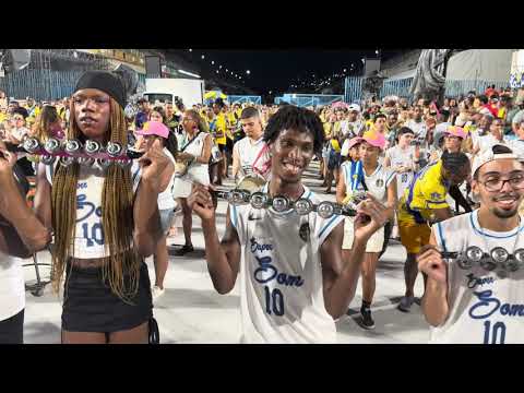 Bateria do Paraíso do Tuiuti no setor 11 na Sapucaí para o carnaval 2026