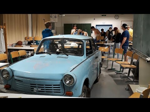 'Trabant im Klassenzimmer' - Maturantenstreich in der HTL Mödling