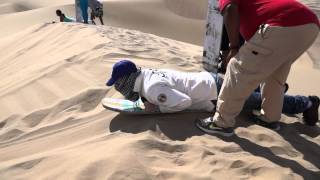 preview picture of video 'Sandboarding en las dunas de la Huacachina - Ica - Perú'