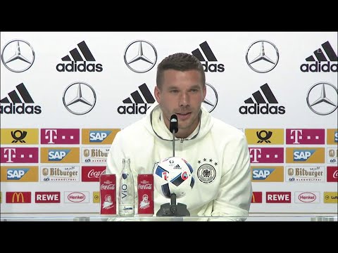 Der verbale Bodyguard: Podolski verteidigt Löw | DER SPIEGEL