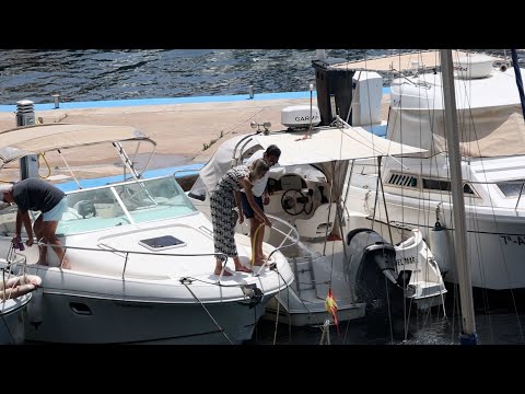 Enrique Ponce se lanza a la mar con Ana Soria