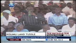 Protesting Kisumu residents boo Governor Jack Ranguma over a land tussle