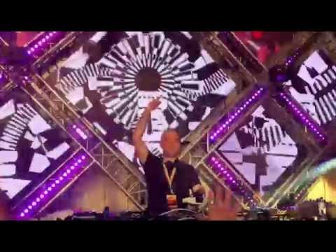 John O'Callaghan playing Gareth Emery - Save Me (John O'Callaghan Remix) at Luminosity Beach 2016