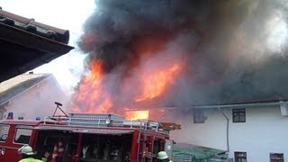 preview picture of video 'Altenmarkt: Wohnhaus in Flammen'