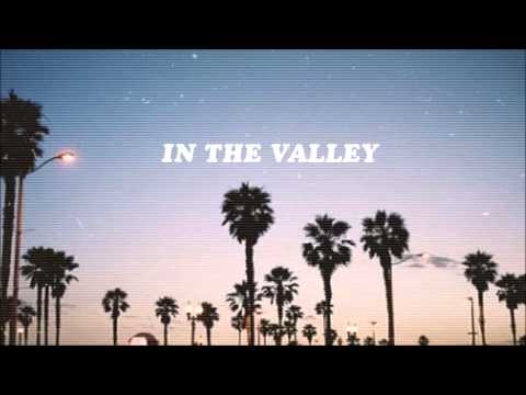 Marina and The Diamonds - Valley of the Dolls (Lyric Video)