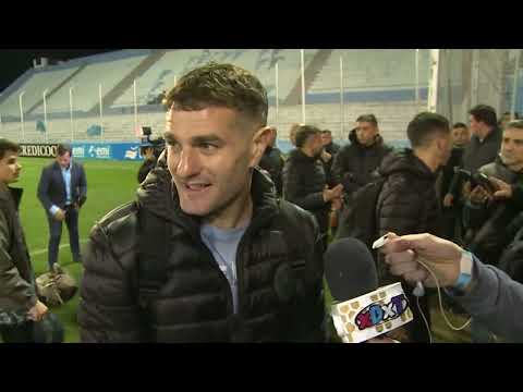 LE HACEN FALTA, SE LEVANTA  Y HACE EL GOL!!!