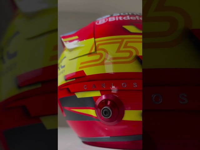 Vídeo relacionado con OPO 10 - Casco de Fórmula 1 Compatible con Ferrari F1: Carlos Sainz Jr. 2024 - Escala 1/5 Spark - CAS90