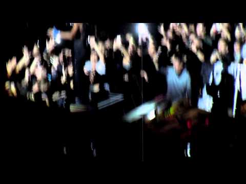 Skunk Anansie 2012 Milano Skin walking and dancing in the crowd