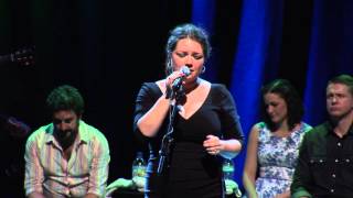 Pauline Scanlon sings Deartháirín ó Mo Chroí