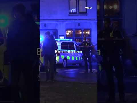 Video Thumbnail: KÖLN: Weihnachtsmarkt wird geräumt! Herrenloser Koffer sorgt für Aufruhr! | WELT #shorts