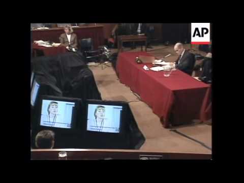 USA: WASHINGTON: CLINTON CONTINUES TO DEFEND WIFE OVER WHITEWATER