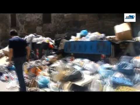 Rifiuti: ruspe al lavoro, ma di notte continuano i roghi