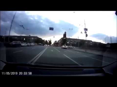 Обнаглевшие пешеходы на переходе