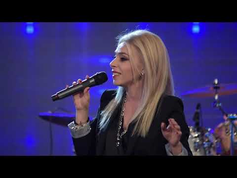 Katerina Brezeva i Orkestar Tabiet - Bor sadila moma Evgenija (Art Studio Production Live TV Show)