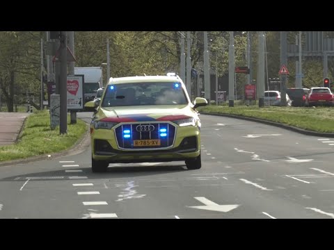 Mobiel Medisch Team 17-902 met spoed naar een melding in Rotterdam!