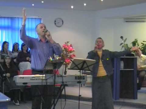 Uricani 09.05.2010-Beni si Veronica Popovici-E putere in sange lui Isus.mpg