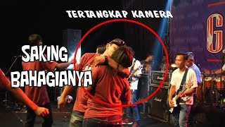 Download lagu SAKING BAHAGIANYA PASANGAN INI CIUMAN DIPANGGUNG   LAGITA Music   HITAM DUNIAMU   Voc SISKA mp3