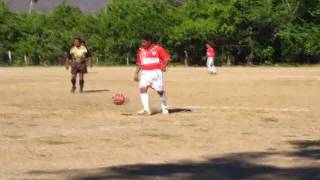 preview picture of video 'La Luz vs Tututepec Futbol Veteranos 2010'