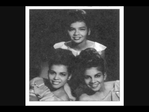 The Sisters (feat. Ersi Arvizu)  - Gee Baby Gee  (Dixie Cups cover - 1965)