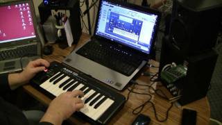 Video thumbnail for Alesis Q25 USB MIDI Keyboard Unboxing & Review by HomeTracks