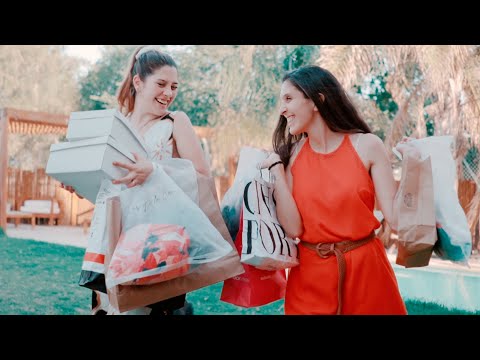 Mujeres comprando ropa segun HOLLYWOOD | Ficcionate
