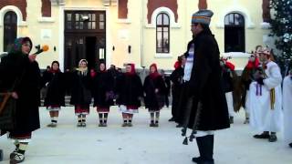 preview picture of video 'Parada de datini si obiceiuri de iarna Dorohoi Ansamblul Cordareanca'