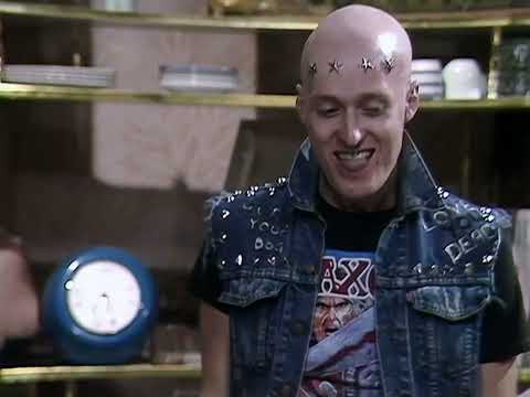 Young Ones, The S01E05: "Interesting" - Vyvyan's Press Ups