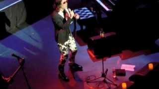 Rufus Wainwright Sings to Rose Charone on 08/08/12