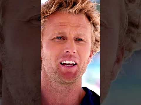 Rope climber falls 8 meters! 😧 #bondirescue #lifeguard #ropeclimbing #shortsfeed