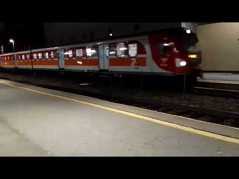 Krótka nocna składanka pociągów na stacji Kielce w tym TLK Nida z EU07-1520 PKP Cagro