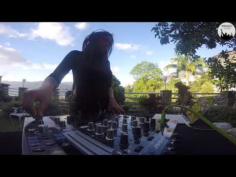 Marian Gil | [EspacioUnder] Set 001