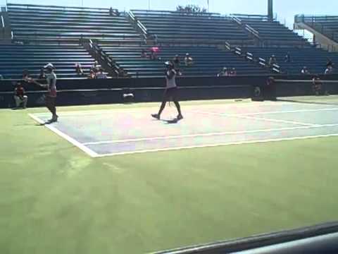 Kirilenko/Azarenka defeat Mirza/Niculescu at the Western & Southern Financial Womens Open