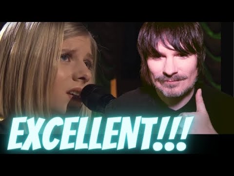 PRO SINGER'S first REACTION to AURORA - AWAKENING (Live)