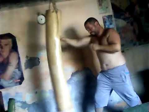 Гаменът Иванов (Янко Емелианенко) боксира круша 1