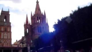 preview picture of video 'SAN MIGUEL DE ALLENDE - LLEGANDO AL CENTRO POR RELOX'