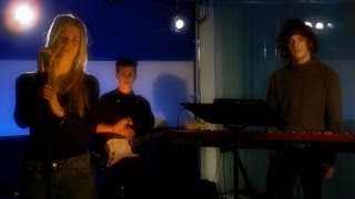 London Grammar&#39;s live performance of Wasting My Young Years