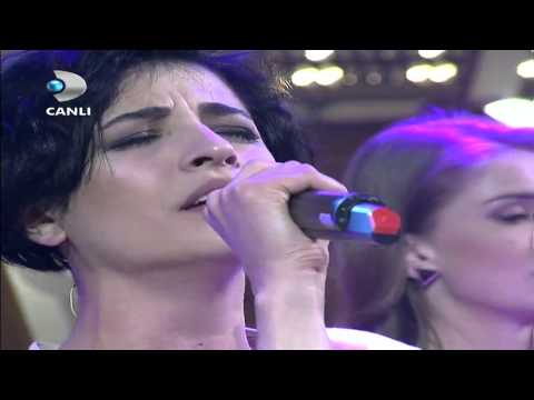 Gonca Vuslateri & Beyazıt Öztürk - Eksik Bir Şey Mi Var | Beyaz Show - 05.04.2013 | HD