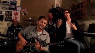 En Espanol + &quot;Falling Out&quot;