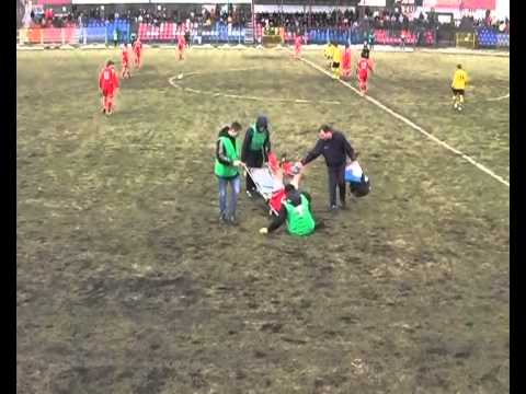 Piotr Dziewicki na murawie w meczu Dolcan Ząbki - GKS Katowice