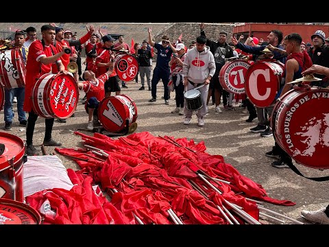 "EL INFIERNO ESTÁ ENCANTADOR. La gente de Independiente en Mendoza, Copa Argentina." Barra: La Barra del Rojo • Club: Independiente