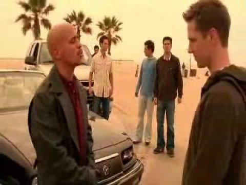 1x01-logancassevoitureveronica