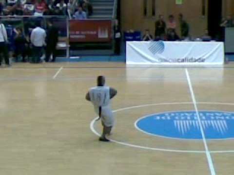 Mascota Rosalia de Castro Baloncesto