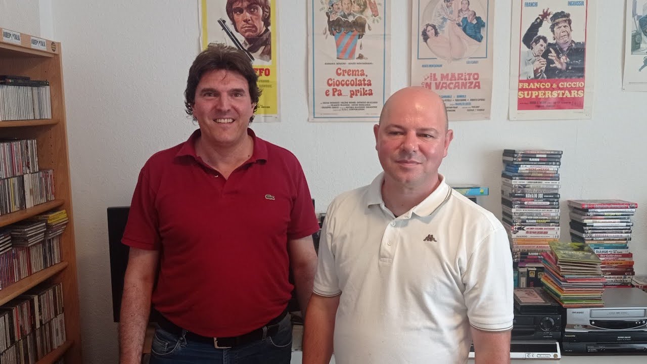 Visita nello studio di Giacomo Di Nicolò, dove ci mostra la sua collezione di videocassette e CD.