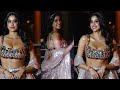 Baapre ये क्या दिख गया Janhvi Kapoor Flaunts Her Cleavage And Back At Sonam 