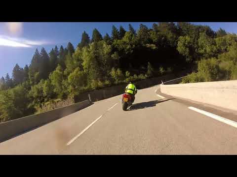 VFR800 trundle out in August    www.moto-pyrenees.eu