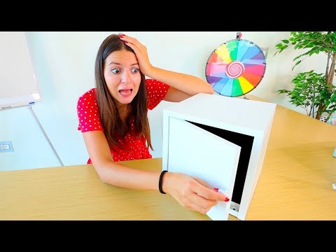 SOFÌ APRE LA SCATOLA DELLE PUNIZIONI! (Scuola Me contro Te)